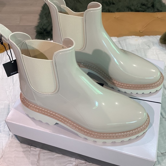 NWT Dolce Vita Ivory Patent Boots, size 10 - Picture 2 of 4